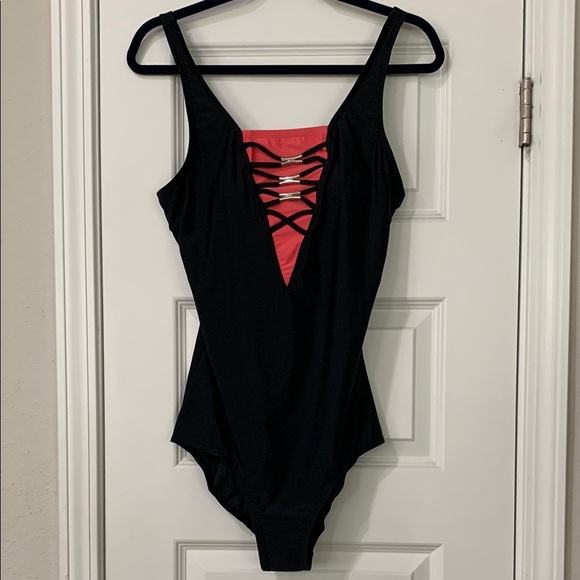 IT FIGURES Black and Pink  One Piece - Picture 1 of 7